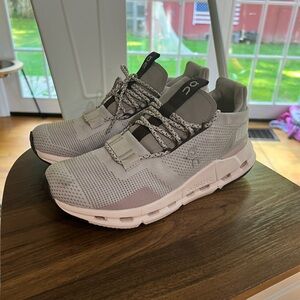 On Cloudnova women’s size 8, in great condition.